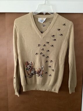 Vintage Cyn Les Novelty Sweater Tan Embroidered Scottish Dog with Paw Prints